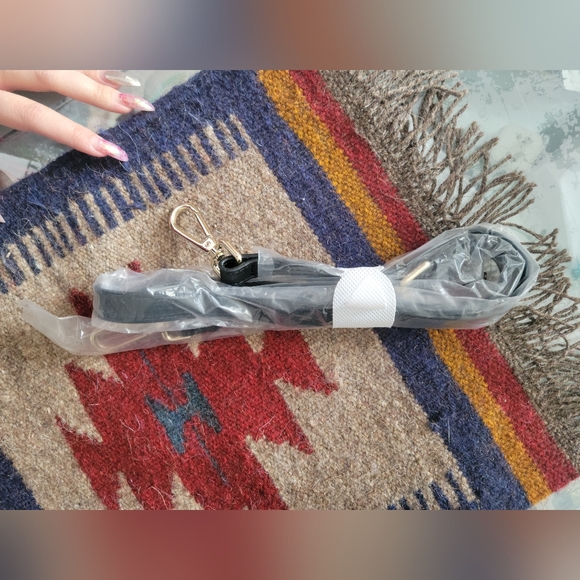 Black Shoulder Bag with extra strap - Picture 7 of 11